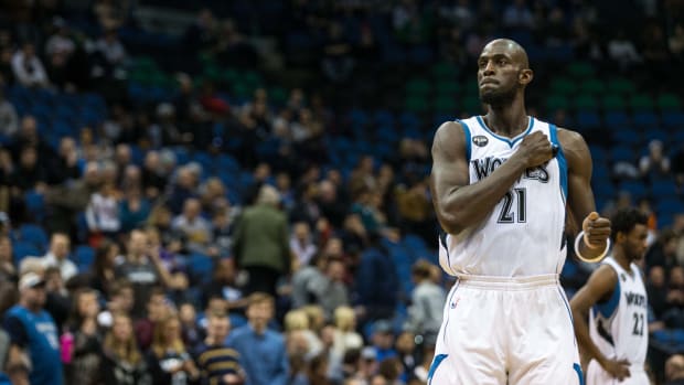 Jan 12, 2016; Minneapolis, MN, USA; Minnesota Timberwolves forward Kevin Garnett (21) against the Oklahoma City Thunder at Target Center. The Thunder defeated the Timberwolves 101-96.